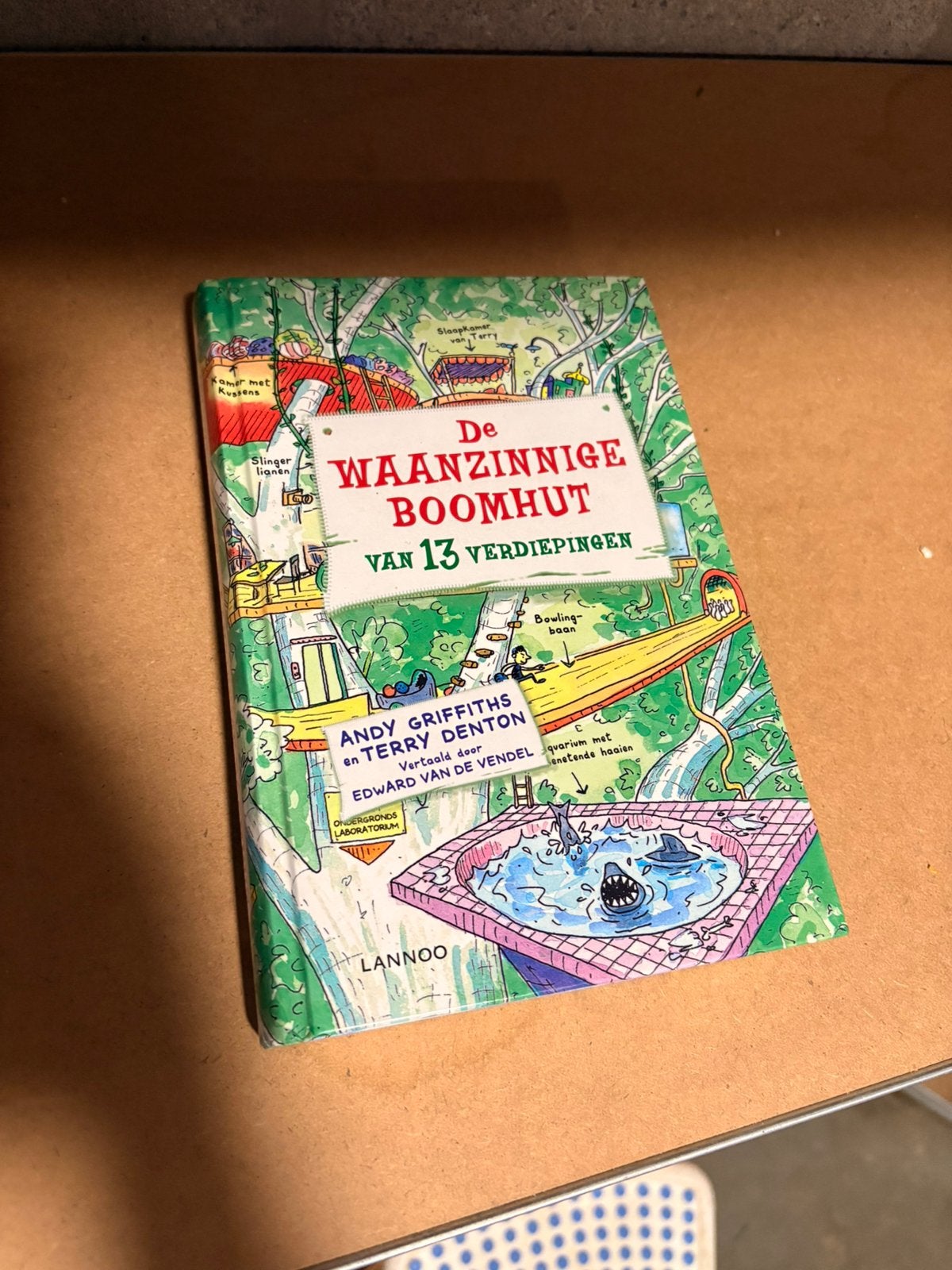 De waanzinnige boomhut, Enlèvement, Comme neuf