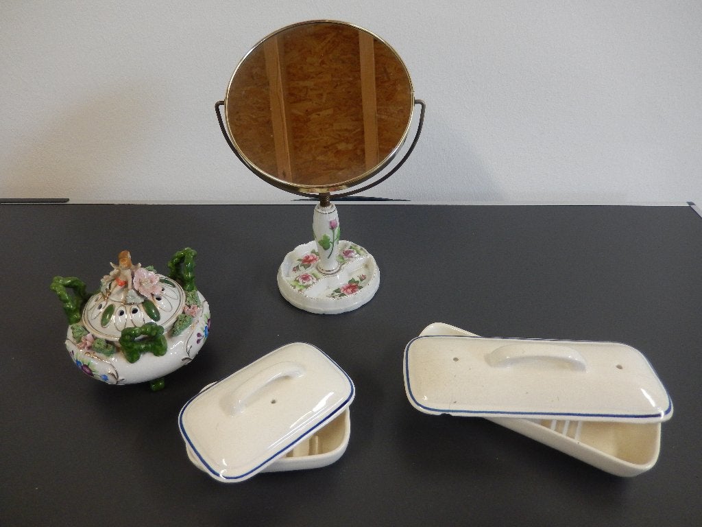 ANTIEKE PORSELEINE BADKAMERACCESSOIRES, Ophalen of Verzenden