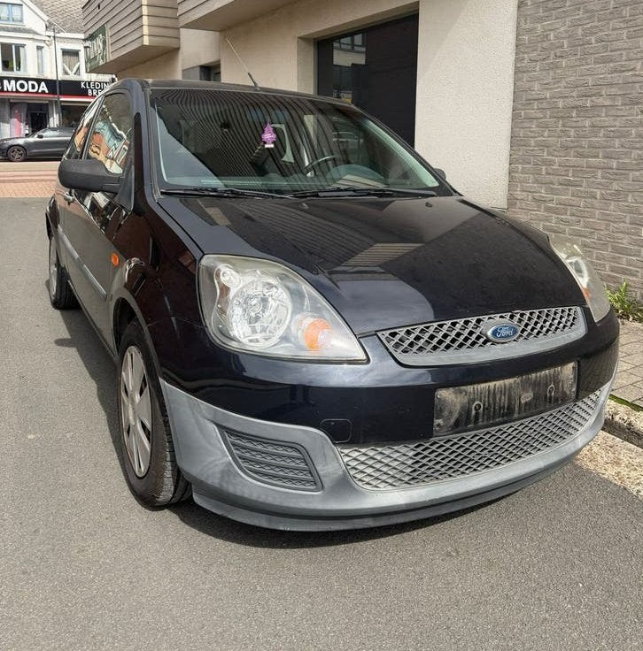 ✅✅ Ford fiesta 1.3 benzine gekeurd goede staat, Auto's, Zwart, Handgeschakeld, Grijs, Particulier