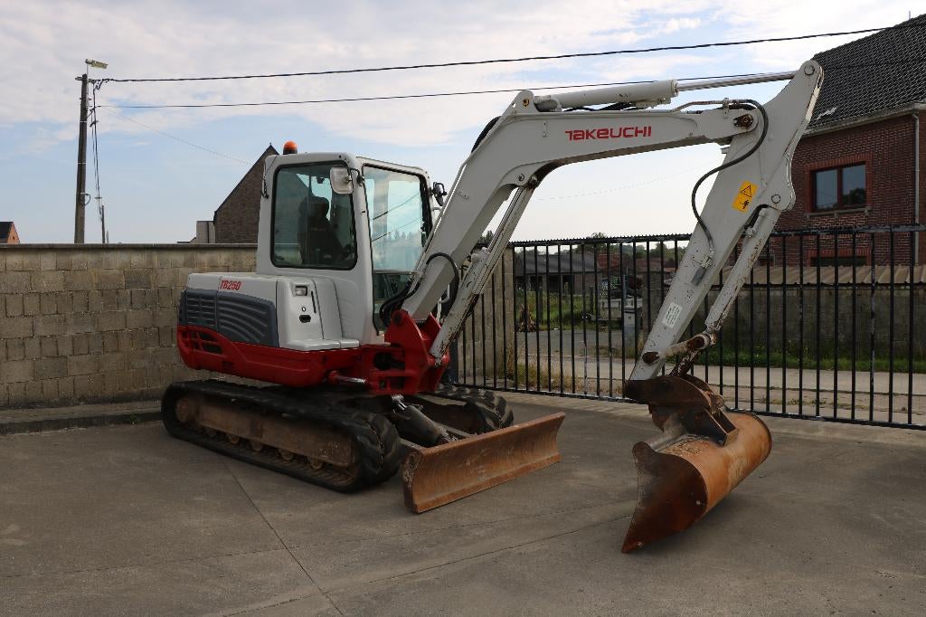 TAKEUCHI TB 250, Ophalen, Graafmachine
