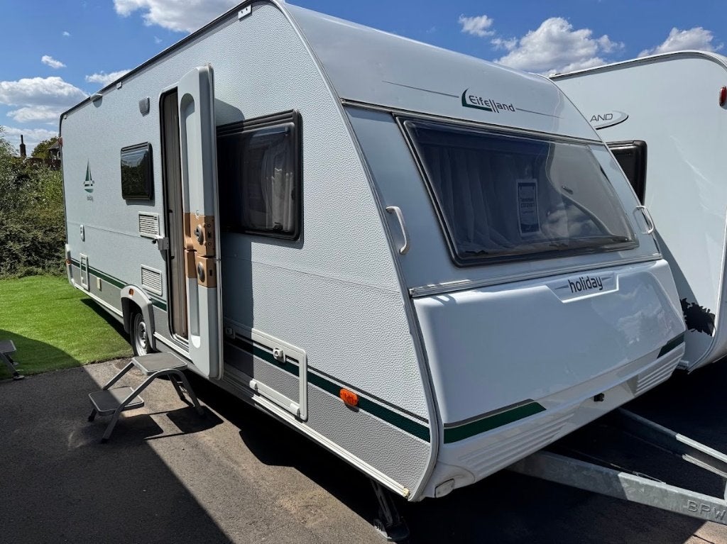 Eifelland 560 TK stapelbedden, mover, voortent, Schokbreker, Dwars-stapelbed, 7 tot 8 meter, Bedrijf