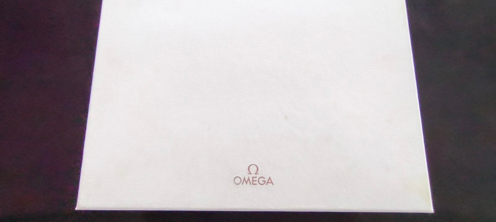 Origienele OMEGA Lake hout opberg doos met wit stof doos, Handtassen en Accessoires, Horloges | Antiek, Ophalen, Omega