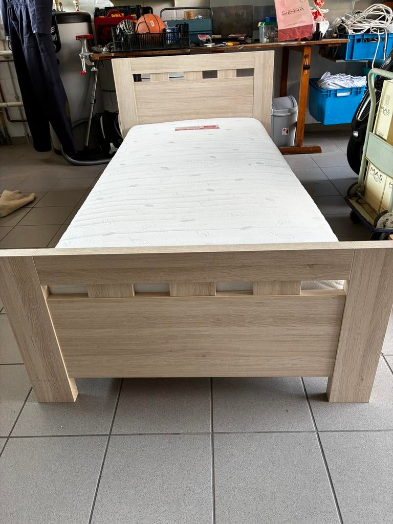 Eenpersoonsbed incl. lattenbodem en matras, Ophalen, Gebruikt