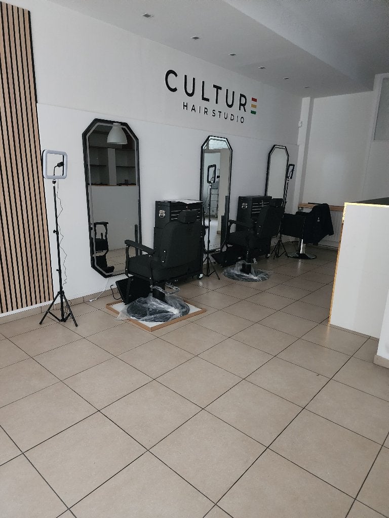 Dringend op zoek naar een kapper en een kapster (Afro), Vacatures