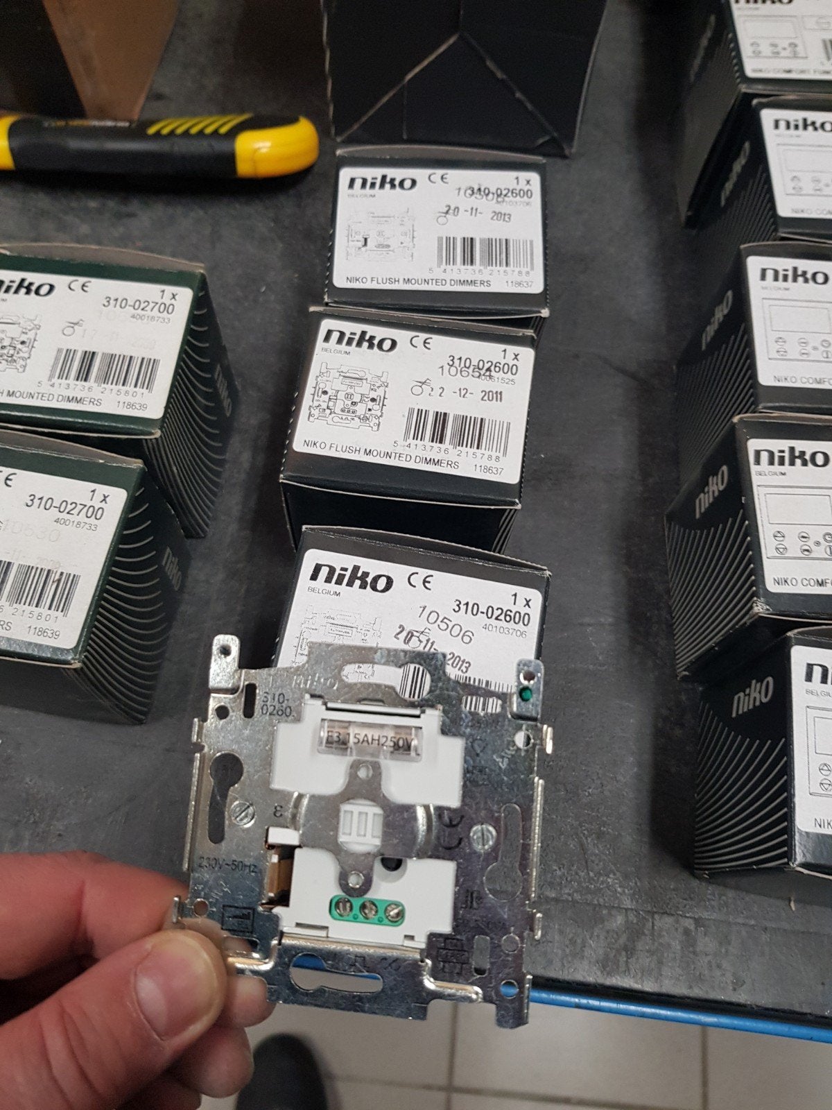 Niko 310-02600 sockel voor drukknopdimmer 550VA, Ophalen, Nieuw, Overige merken, Dimmer