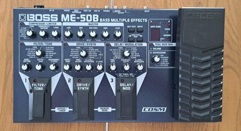 BOSS - ME-50B - Multi-effets / Modélisations pour basse, Muziek en Instrumenten, Effecten, Ophalen of Verzenden, Zo goed als nieuw