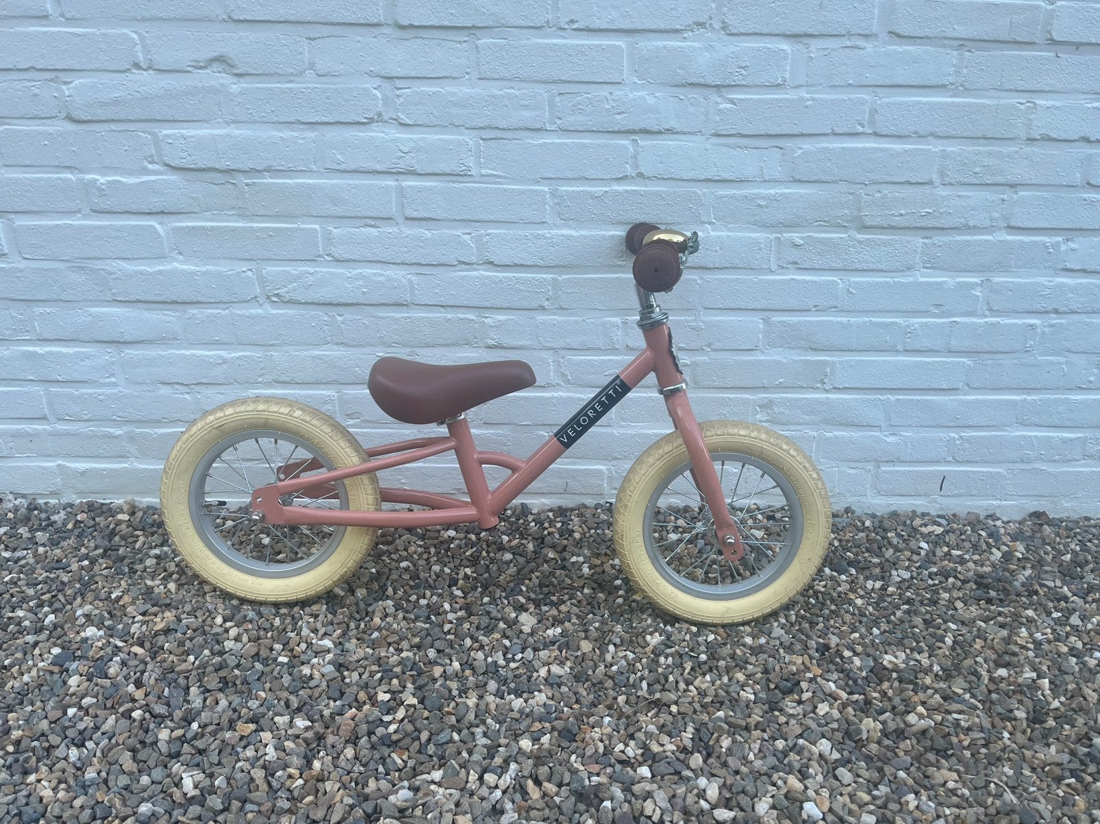 Veloretti mini loopfiets blazing salmon zgan, Ophalen, Zo goed als nieuw, Loopfiets