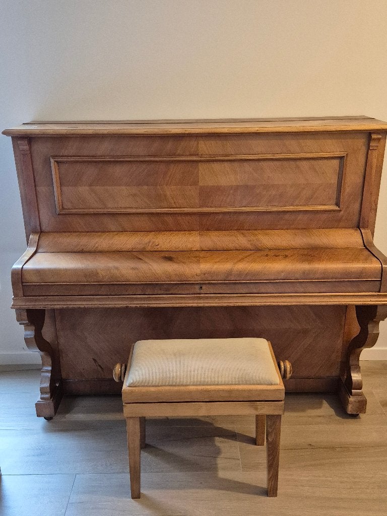 Mooie piano met kruk, Muziek en Instrumenten, Ophalen, Gebruikt, Bruin, Piano