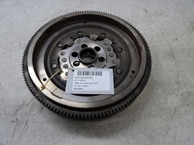 VOLANT MOTEUR BI-MASSE Audi Q3 (8UB / 8UG) (01-2011/12-2019), Utilisé, Audi