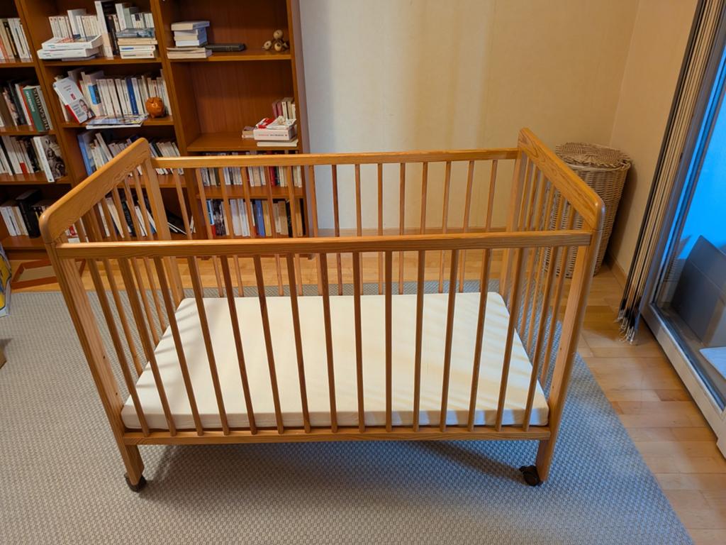 Lit bébé avec matelas, couette et draps, Enfants & Bébés, Enlèvement, Comme neuf, Lit