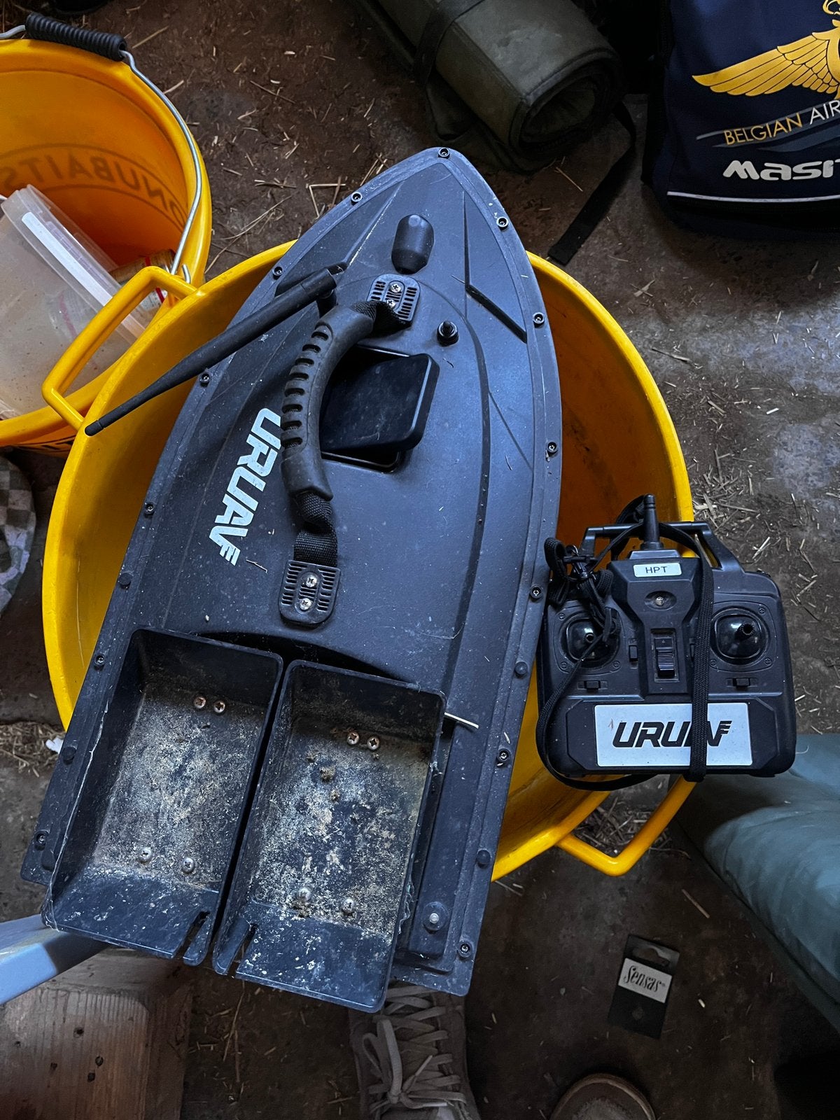 Voerboot karpervissen, Watersport en Boten, Ophalen, Zo goed als nieuw