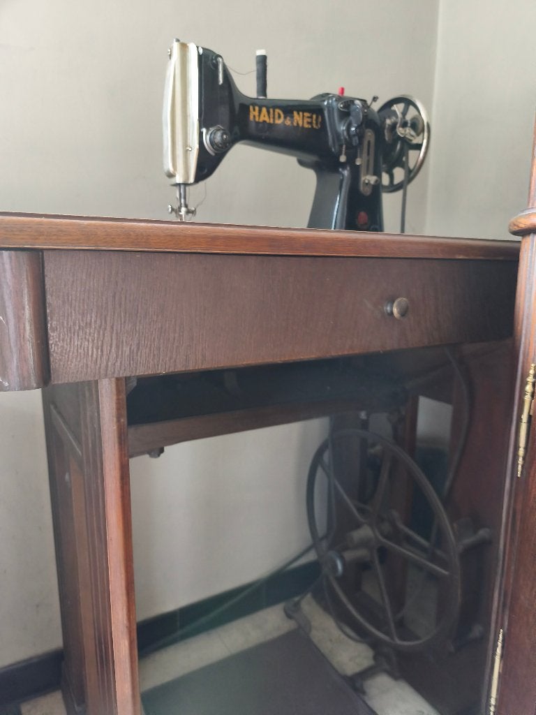 antieke naaimachine, Ophalen, Gebruikt, Naaimachine