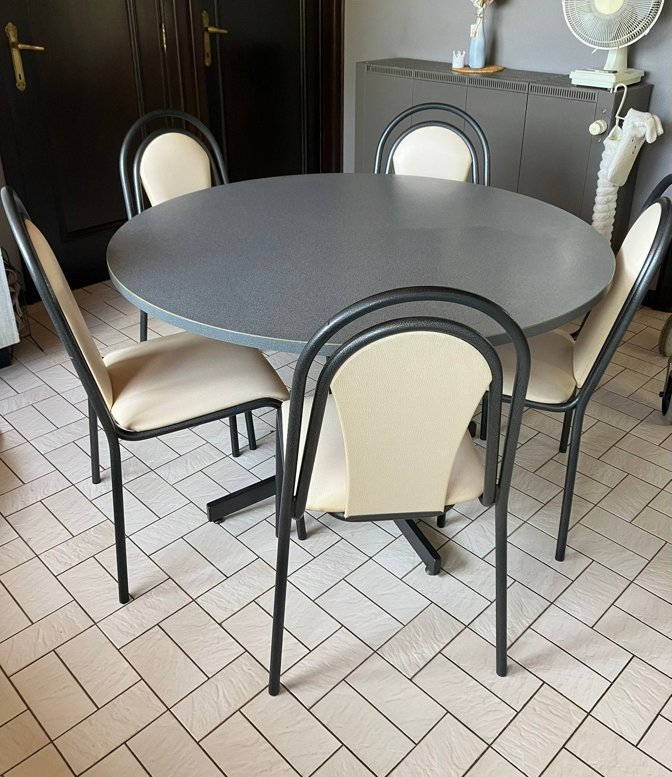 Tafel + 6 stoelen, Huis en Inrichting, Ophalen, Rond, Zo goed als nieuw, Vijf personen of meer