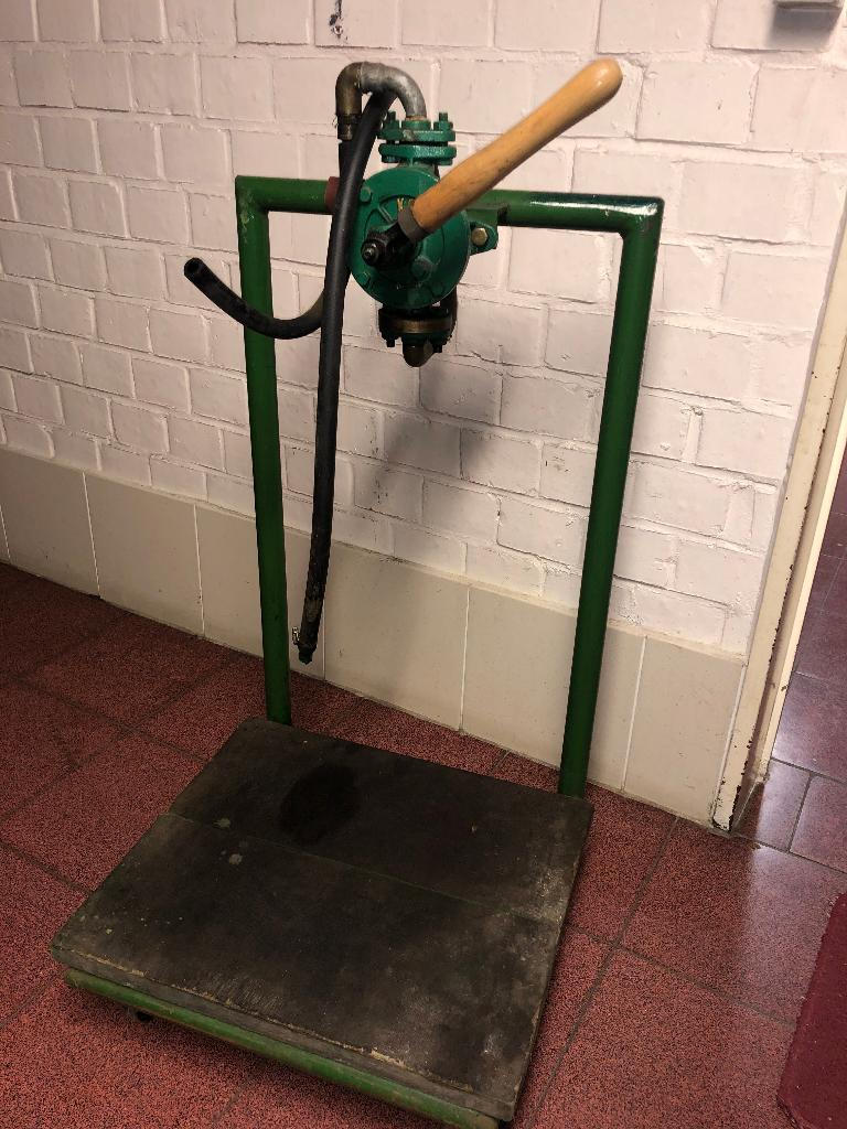 handzwengel-pomp voor olieafzuiging, Ophalen, Gebruikt