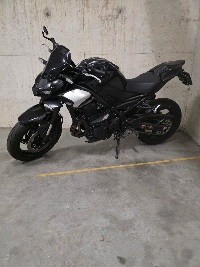 Kawasaki Z900 2025 Performance als nieuw, Motoren, Motorrijbewijs A, Particulier, Meer dan 35 kW, Quickshifter