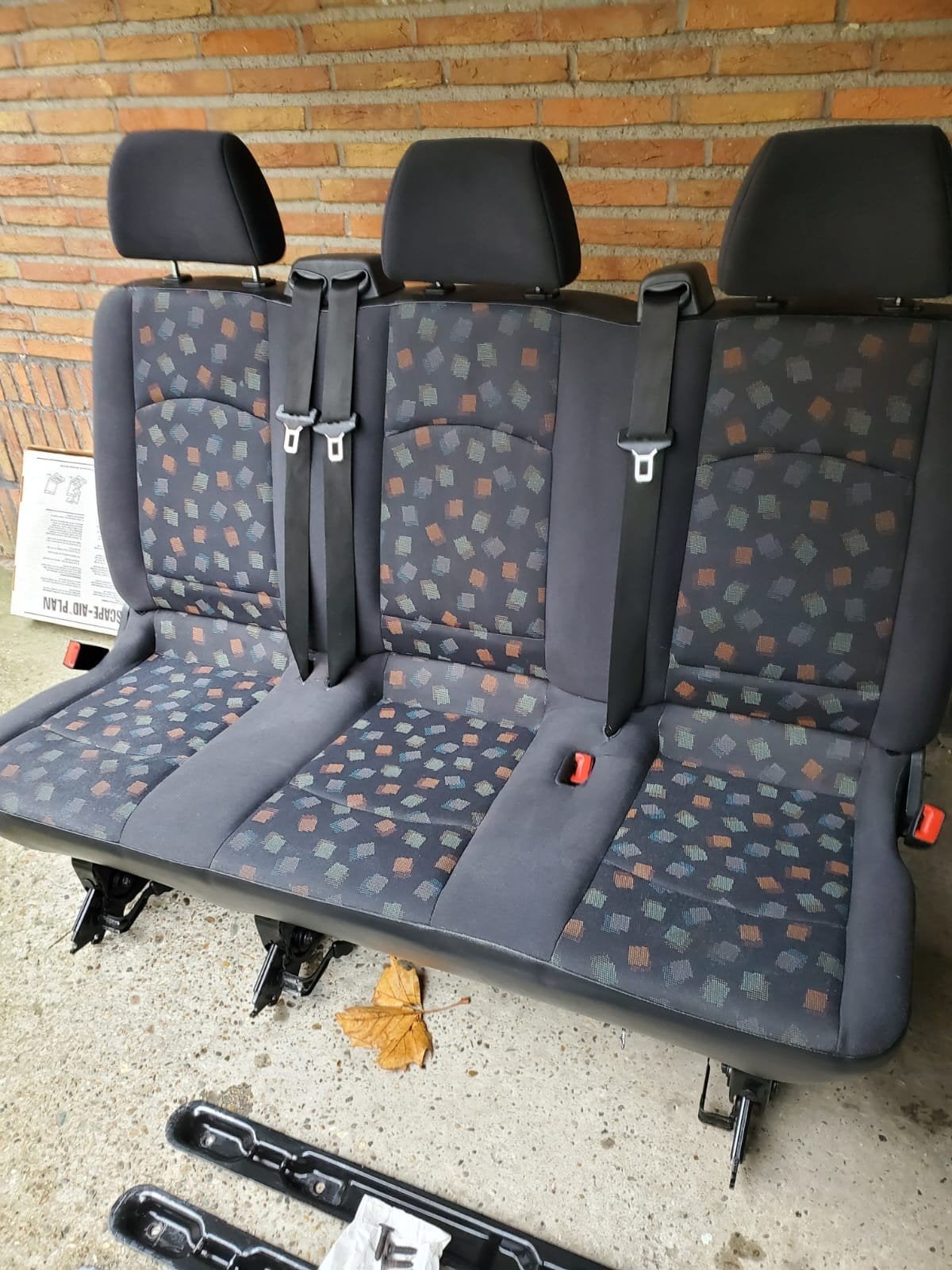 Canapé Mercedes Vito 3 places complet + rails de sol et boul, Autos : Pièces & Accessoires, Enlèvement