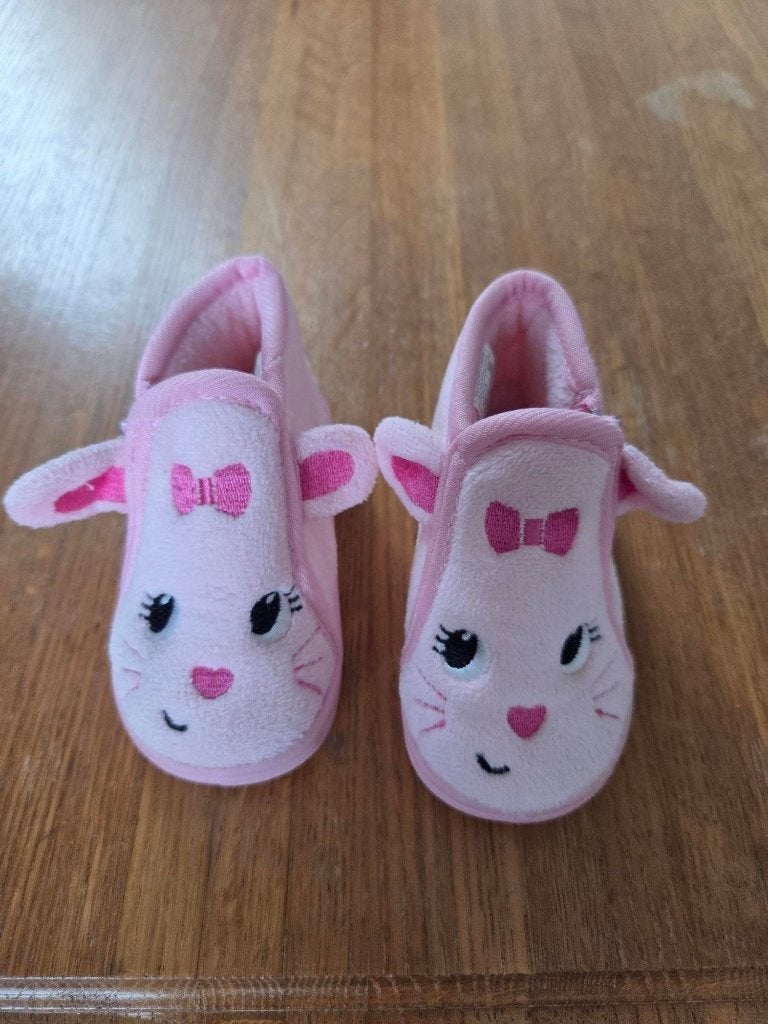 Roze pantoffels - maat 19, Viva, Comme neuf, Enlèvement, Pantoufles