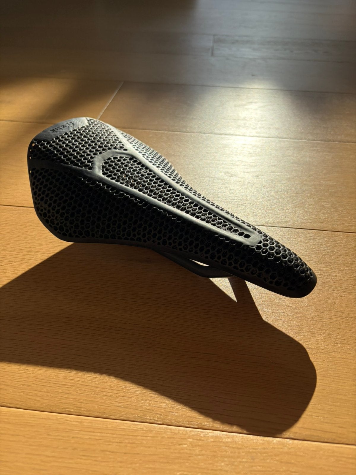 Fizik Vento Argo 00 Adapative (140mm), Vélos & Vélomoteurs, Vélos Pièces, Enlèvement, Comme neuf, Selle