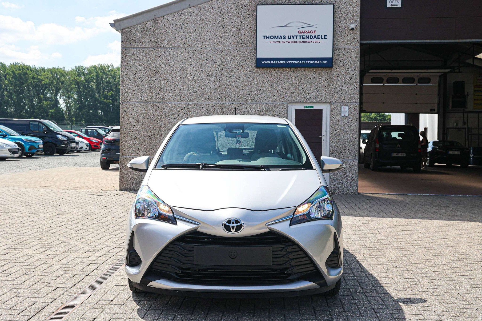 Toyota Yaris ACHTERUITRIJCAMERA*SLECHTS-8800KM!*APPLE-CARPLA, Autos, Argent ou Gris, Entreprise, 1496 cm³, Noir