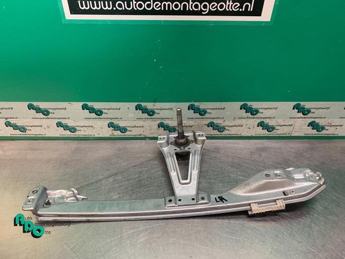 Mécanique vitre 4portes arrière gauche d'un Renault Clio (, Renault, -, 3 mois de garantie, Utilisé