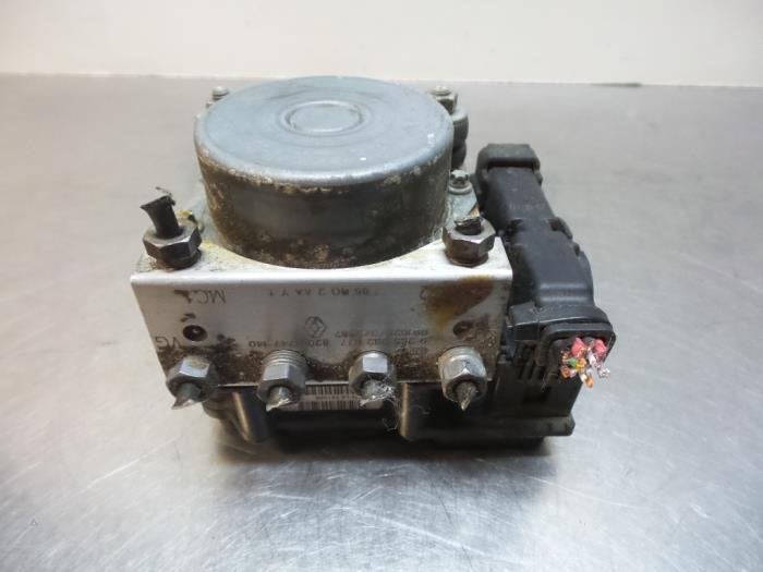 Pompe ABS d'un Renault Clio (Clio 3 06-), Renault, -, 3 mois de garantie, Utilisé
