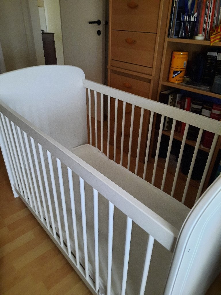 Wit Babybedje met matras + matrasbeschermer, Ophalen, Gebruikt, Minder dan 140 cm, Matras
