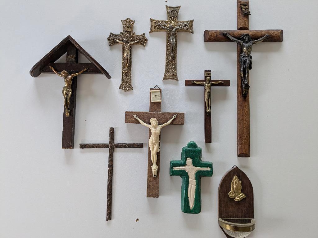 verzameling kruisen en wijwatervaatje, Antiek en Kunst, Ophalen