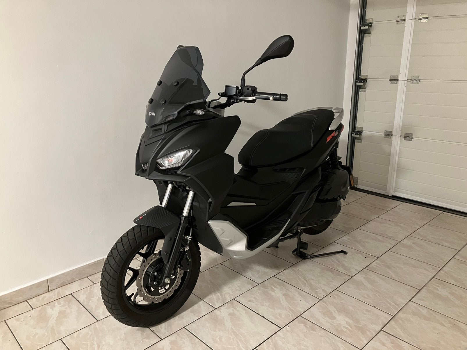 Aprilia SR 125 GT Malossi vario - 1.120km - Black pack! -New, Motoren, LED Verlichting, Scooter, Nieuw, Particulier
