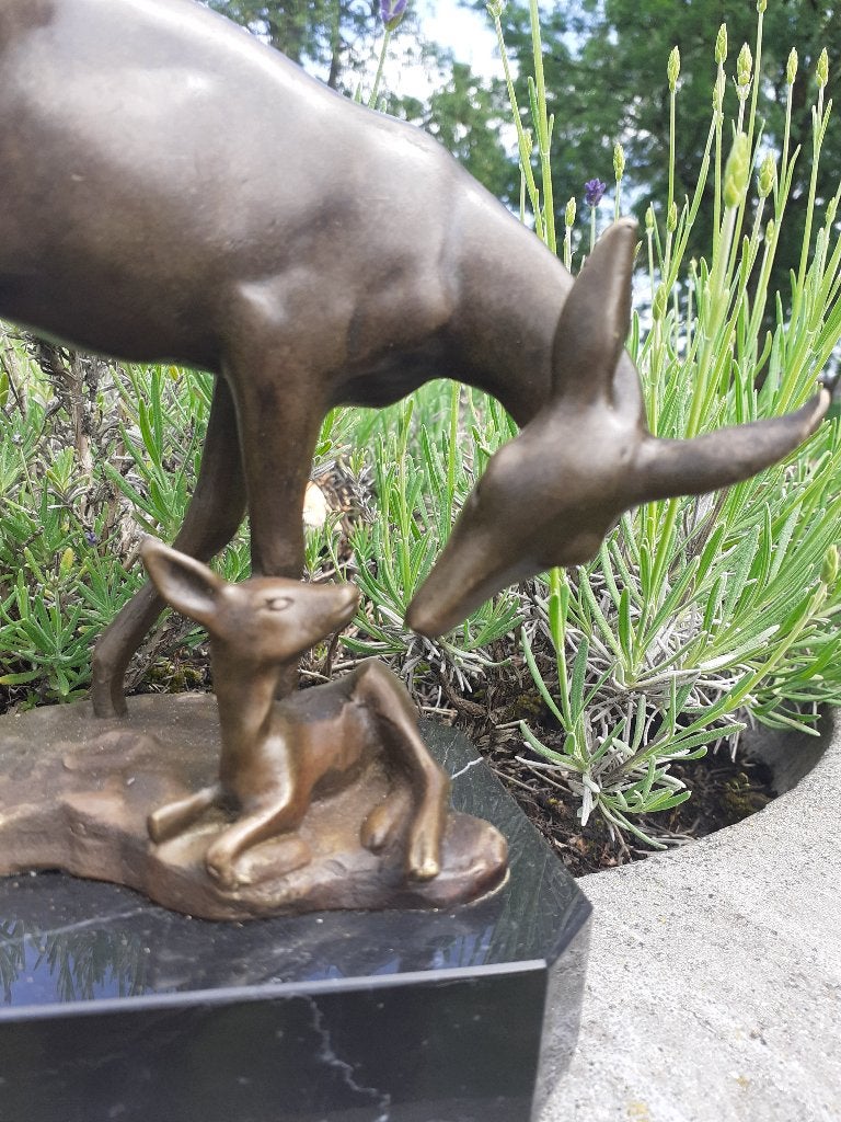 Superbe bronze animalier signé(la biche et son faon), Antiquités & Art, Enlèvement ou Envoi, Bronze