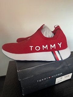 splinternieuwe rode slip on sneakers 38,5 Tommy Hilfiger, Kleding | Dames, Tommy hilfiger, Nieuw, Ophalen of Verzenden, Sneakers