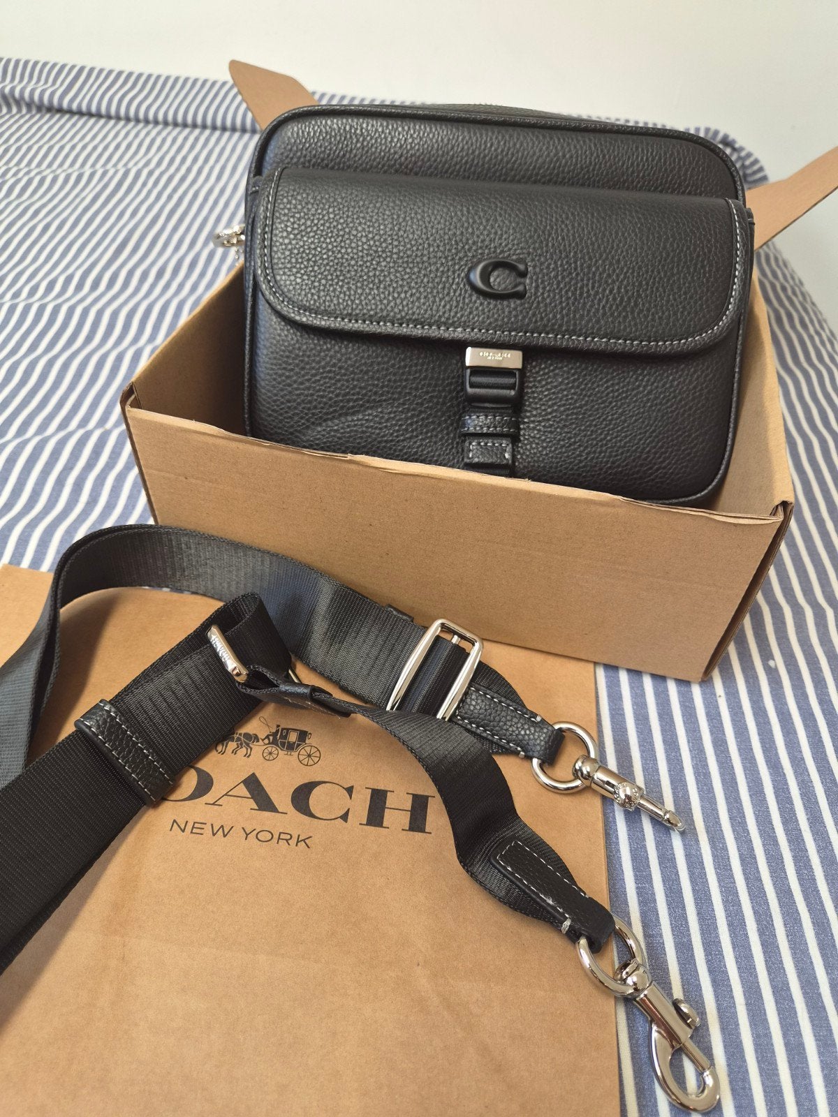 sacoche coach, Bijoux, Sacs & Beauté, Sacs | Sacs à bandoulière, Enlèvement ou Envoi, Noir