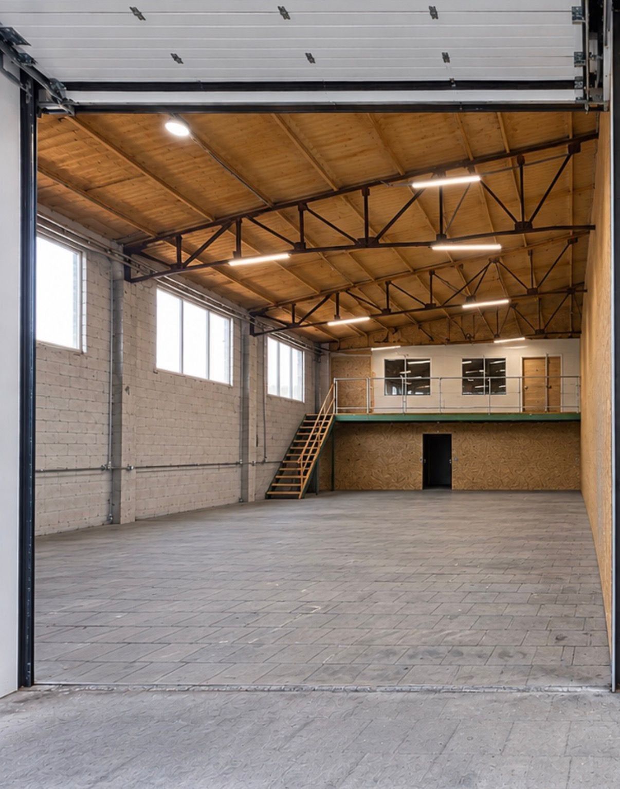 Entrepot de 150 m² à louer avec mezzanine, Province de Liège