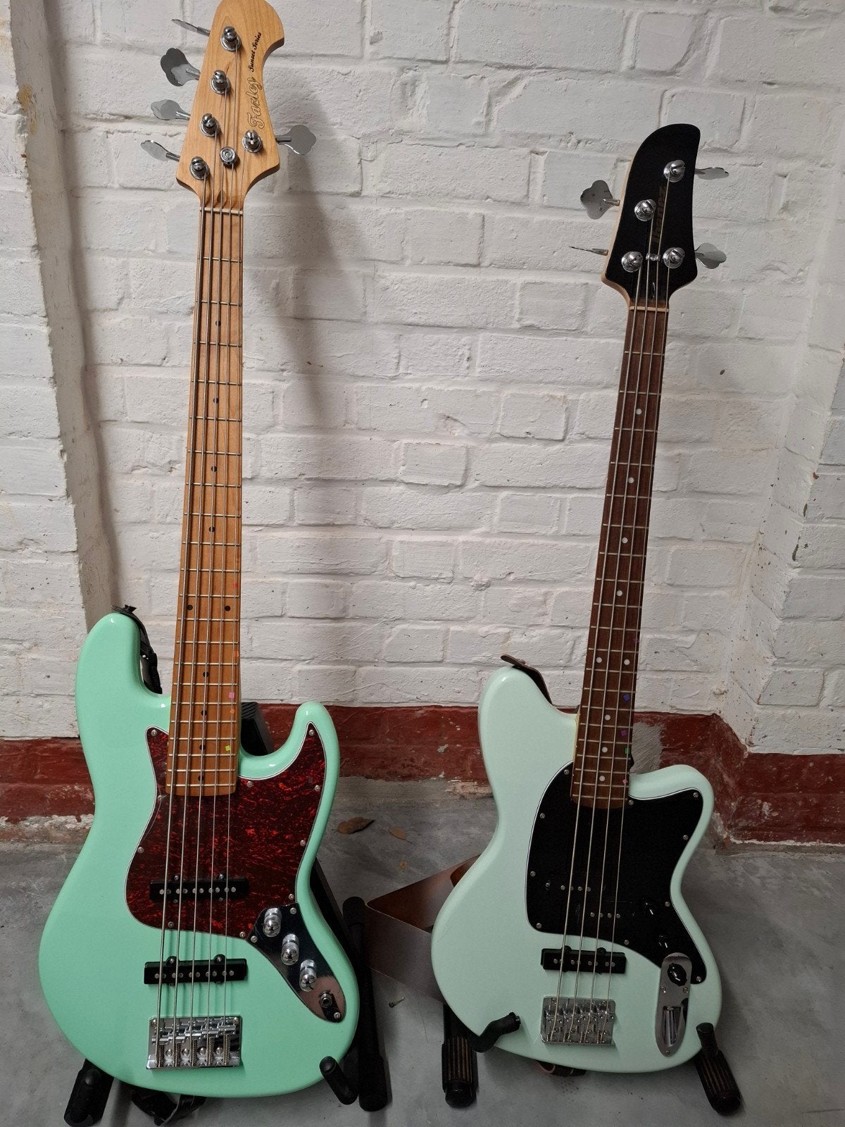 guitares basse 5 et 4 cordes, Musique & Instruments, Instruments à corde | Guitares | Basses, Enlèvement, Comme neuf, Électrique