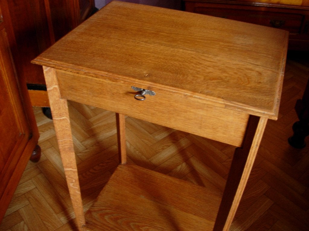 Table en Chêne H 79 x L 49 x l 36 cm en très bon état, Enlèvement