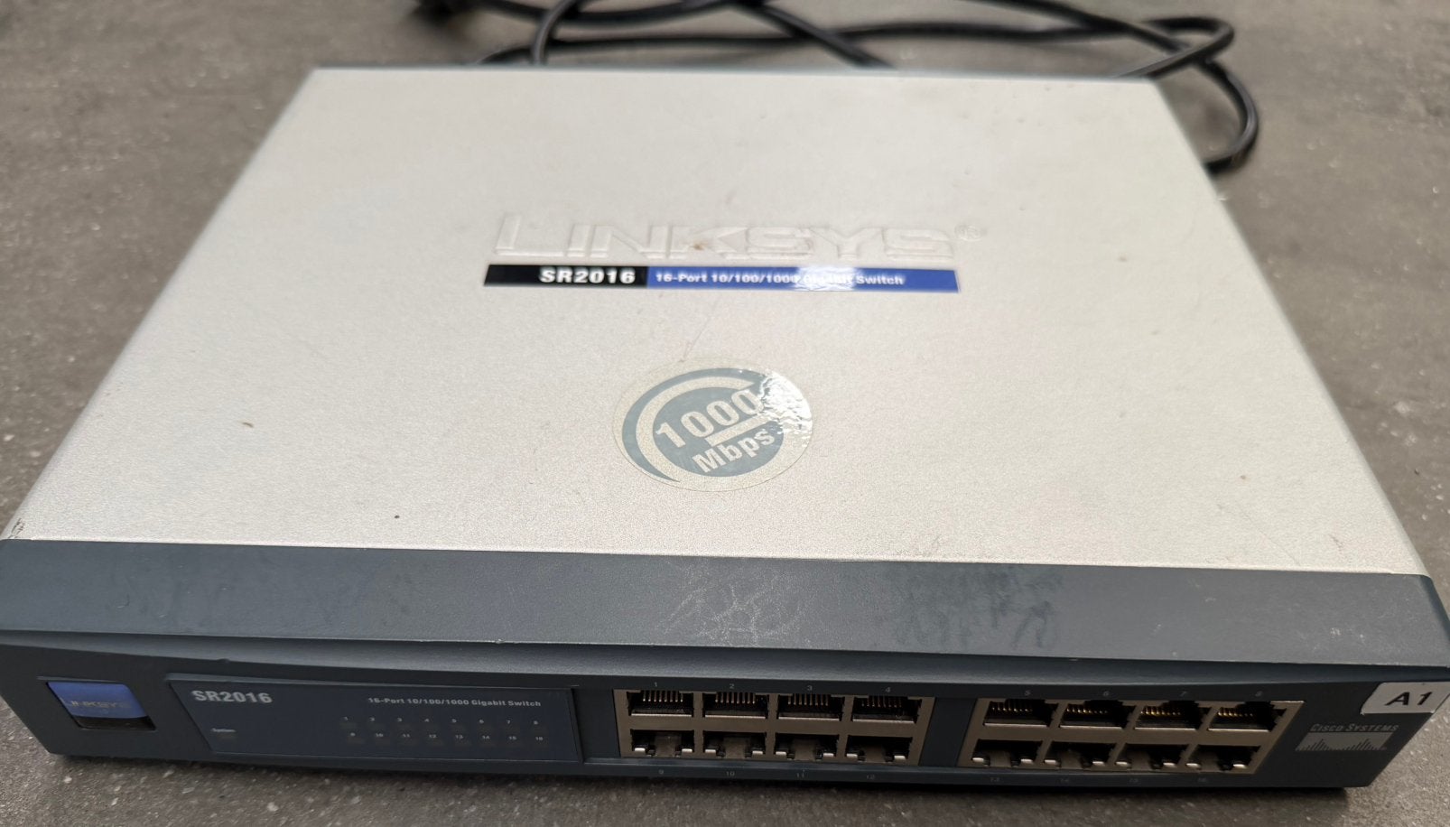 Commutateur 16 ports 10/100/1000 Gigab Linksys SR2016 Cisco, Enlèvement, Comme neuf