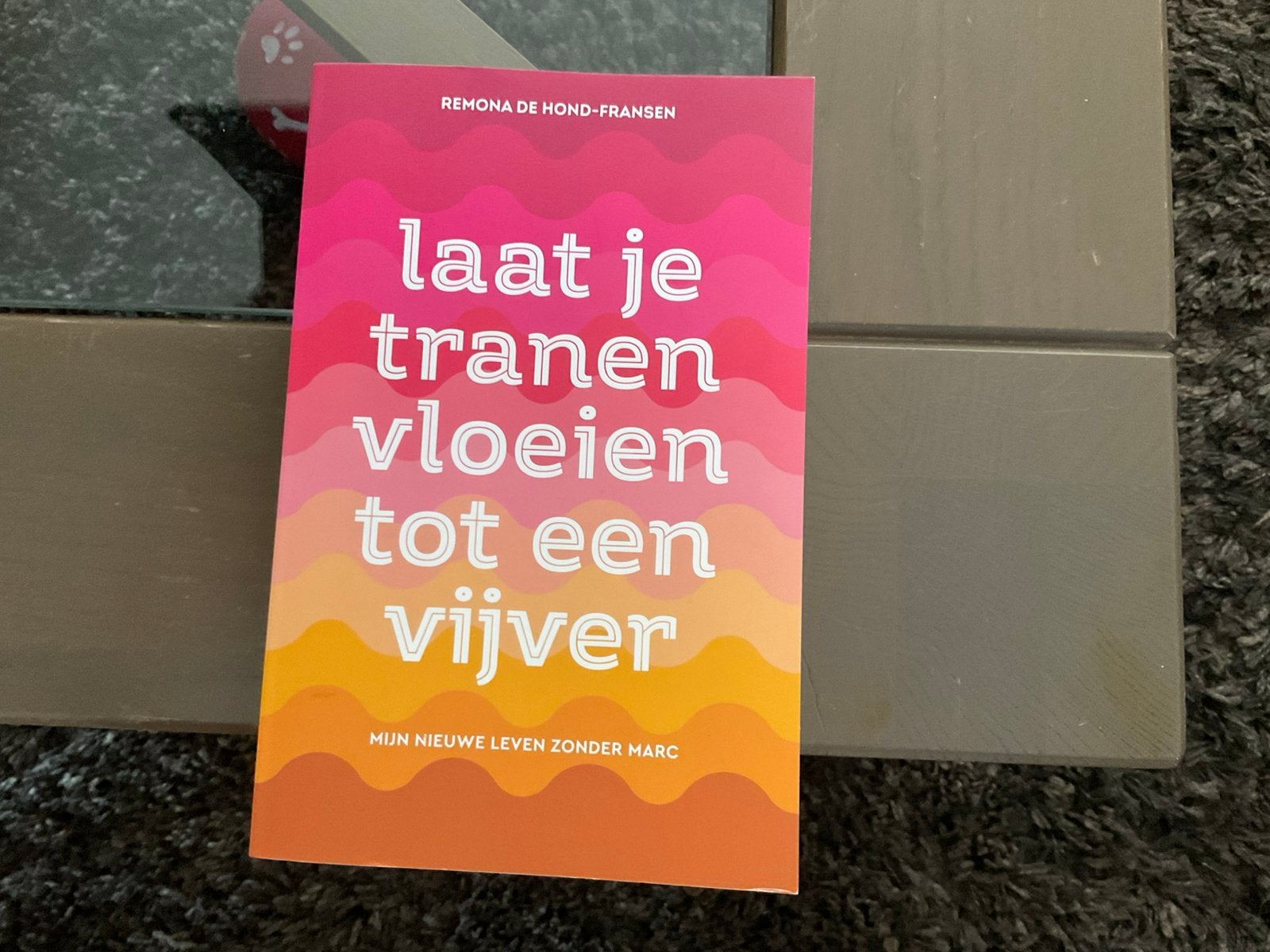 Laat je tranen vloeien tot een vijver, Boeken, Ophalen, Remona de Hond-Fransen