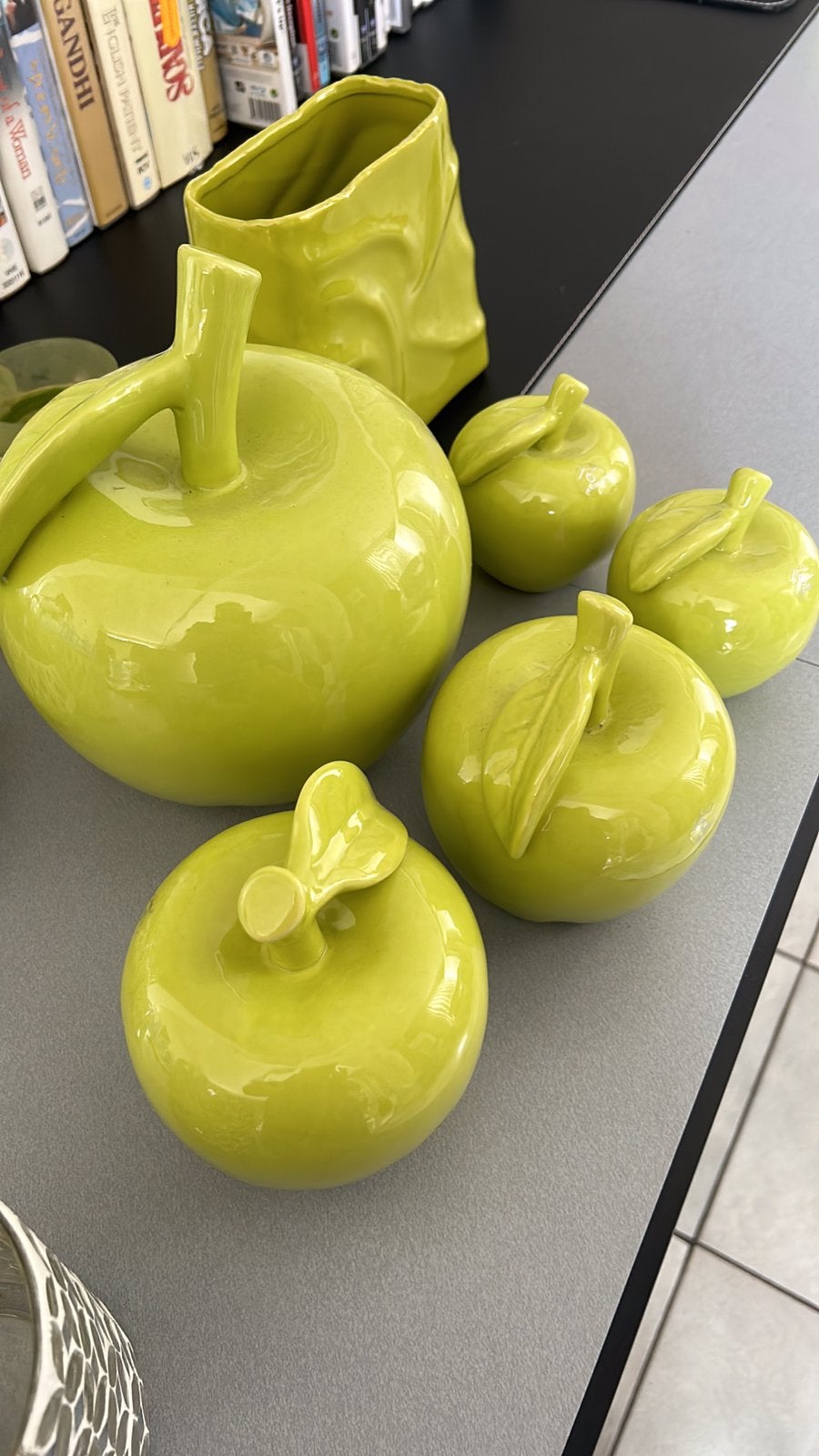 Groene appels en vaas, Moderne, Comme neuf, Enlèvement, Pierre/céramique