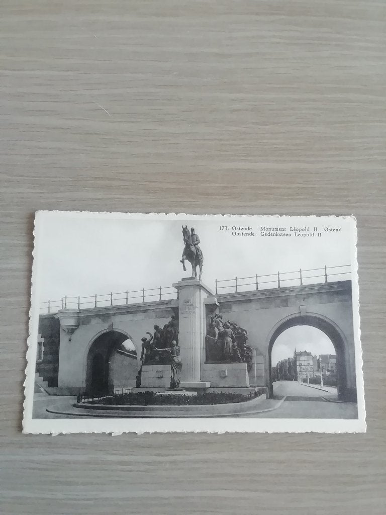 Postkaart Oostende gedenksteen Leopold 2, Verzamelen, Ophalen of Verzenden