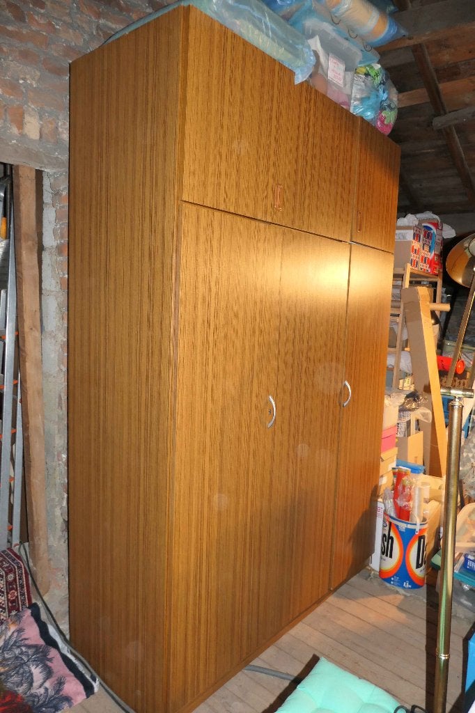 Grande armoire penderie, Enlèvement