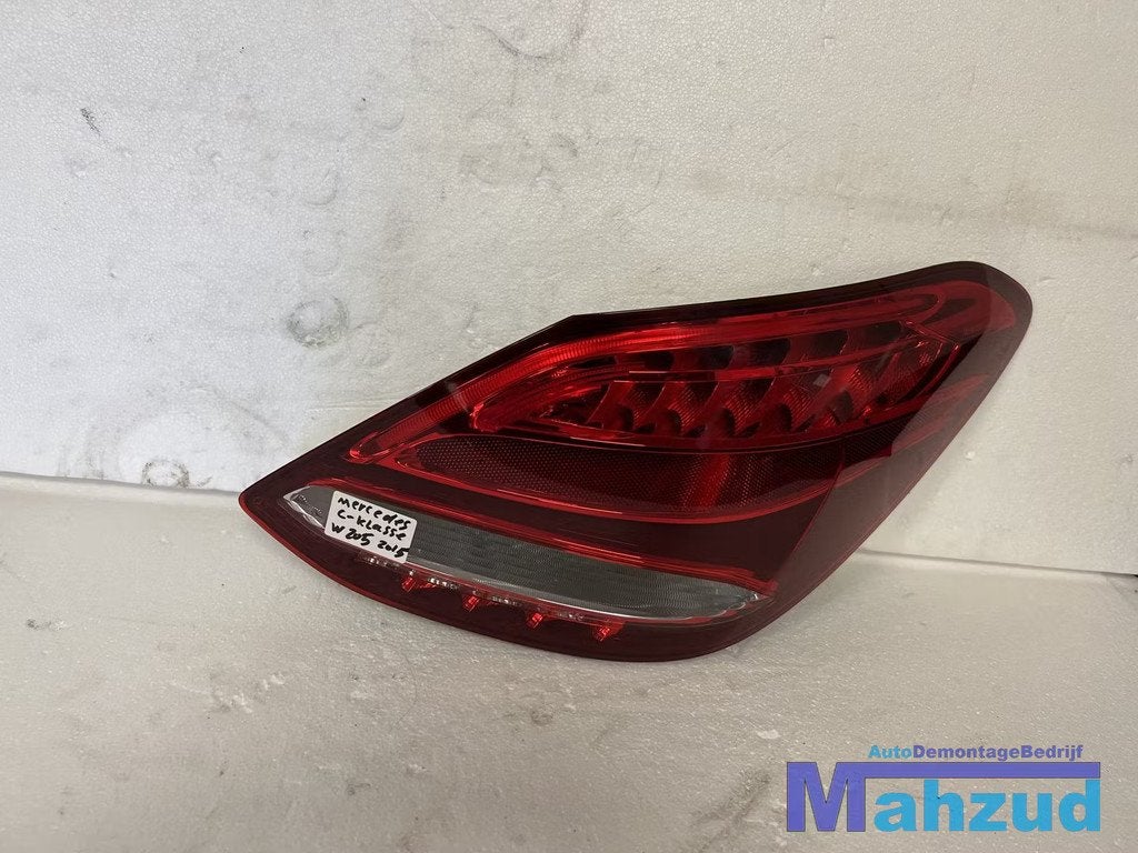 MERCEDES C-KLASSE W205 Sedan Rechts achterlicht 2013-2021, Gebruikt, Mercedes-Benz AG, Mercedes-Benz, Mercedesstrasse 120
70372  Stuttgart, DE