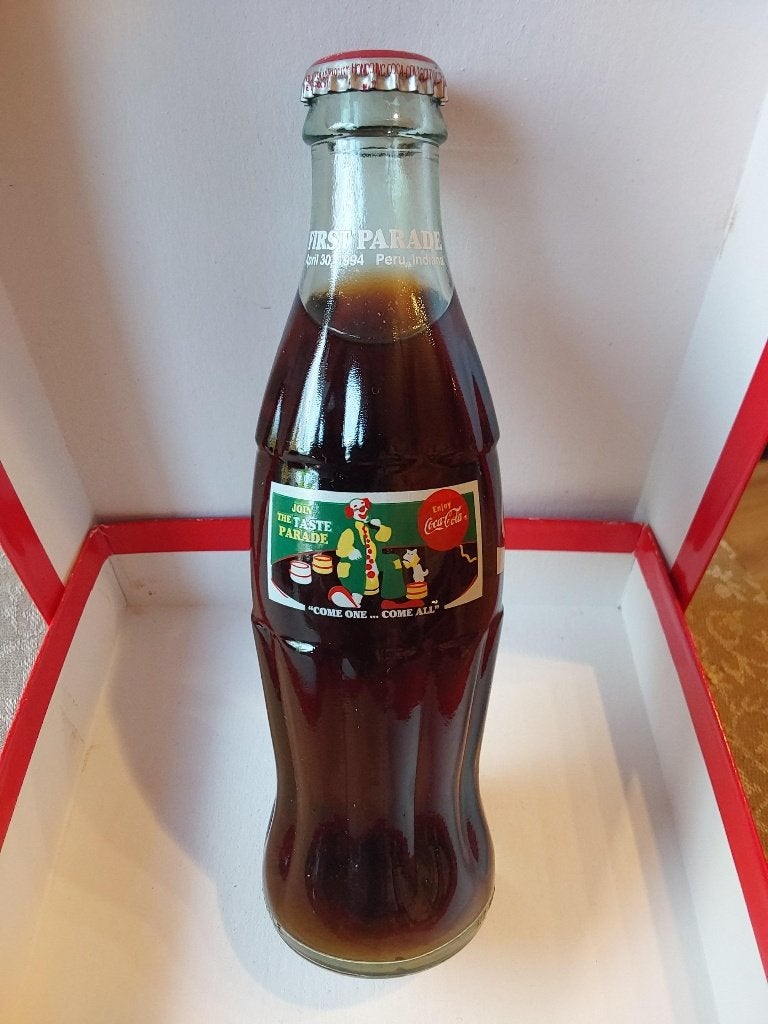 COCA COLA FLES JOIN THE TASTE PARDADE 1994 PERU,INDIANA, Verzamelen, Ophalen of Verzenden, Zo goed als nieuw, Gebruiksvoorwerp