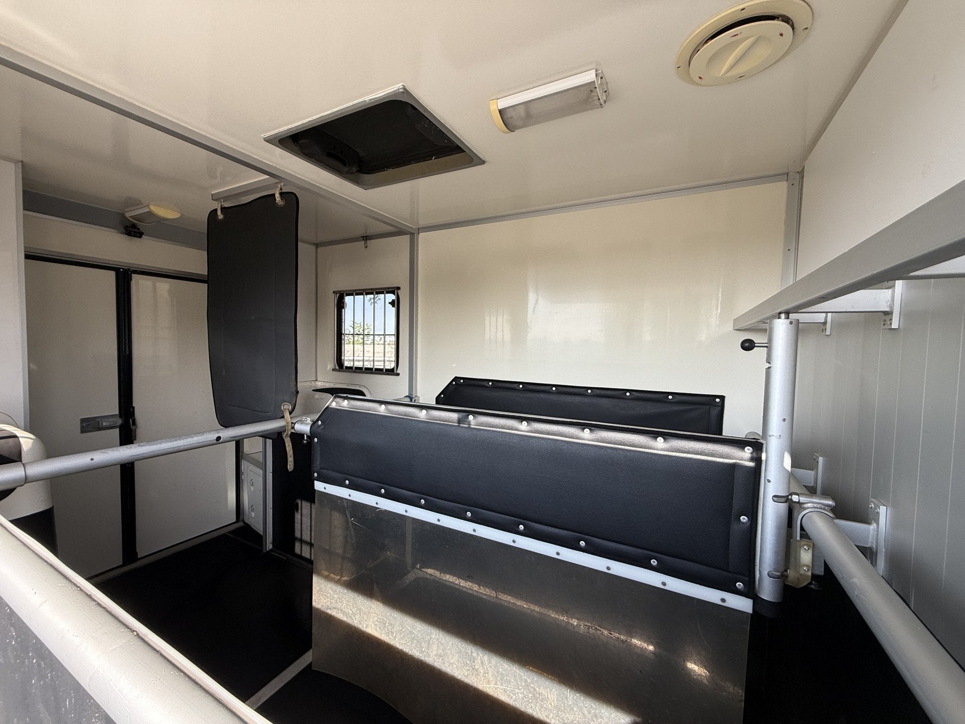 Renault Master | HORSETRUCK | ROELOFSEN | CLASSIC 3XL |2007, Weduwestraat 12
4884MV  WERNHOUT, NL, Paardenwagentje NL | MVV HORSETRUCKS