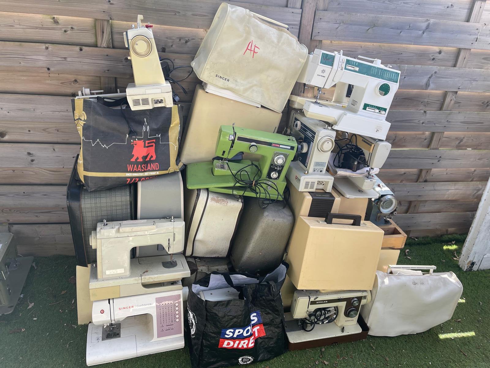 Te koop 27 stuks Lots Naaimachines, Hobby en Vrije tijd, Ophalen, Gebruikt, Husqvarna