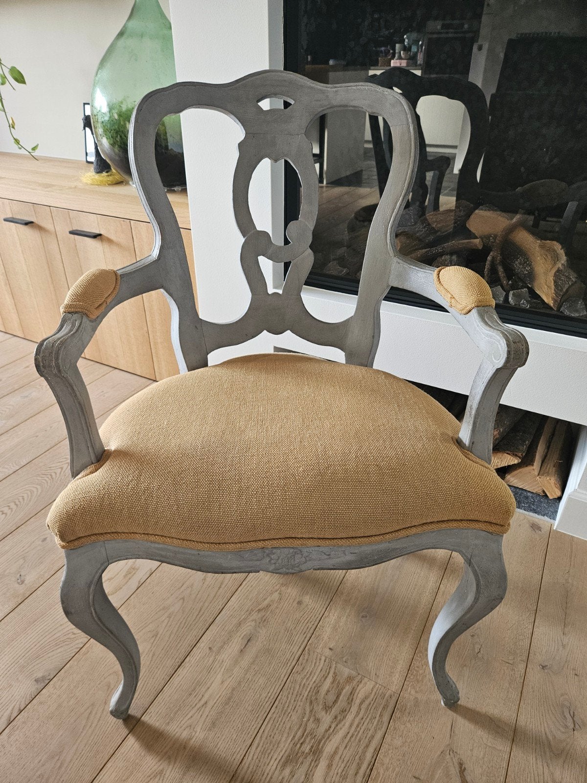 Leuke grijze stoel met beige zitvlak., Ophalen