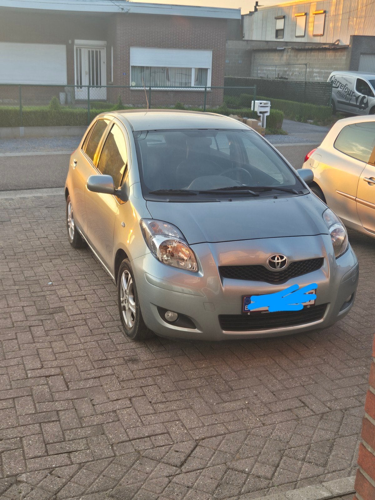 Toyota Yaris 1.3 VVT-i Benzine – 2010 – 121.000 km – 6 versn, Auto's, Toyota, Automaat, Onderhoudsboekje, Stadsauto, Euro 4