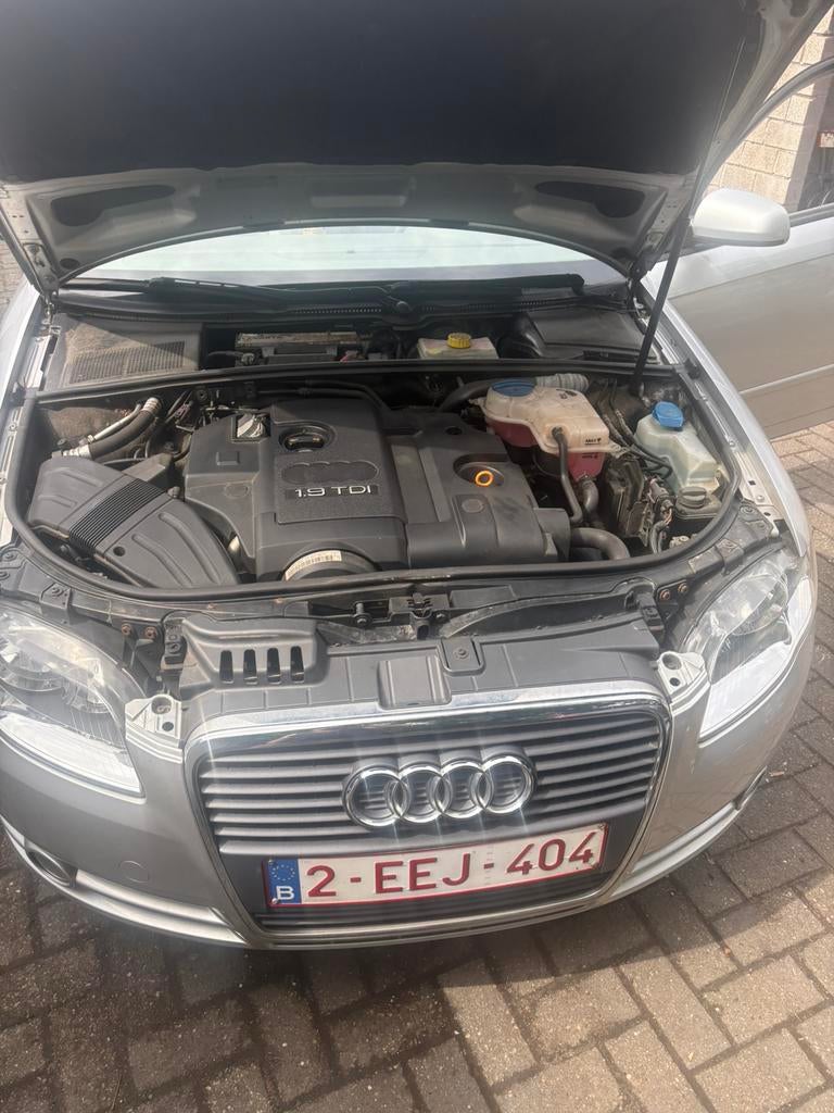 Audi a4, Auto's, Audi, Particulier, A4, Diesel, Euro 4, Handgeschakeld, Zilver of Grijs, Grijs, Stof, Ophalen