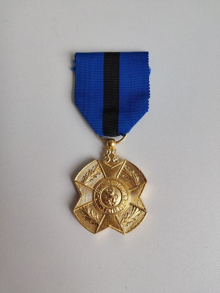 Gouden Medaille Orde Leopold II 1969 + doos en lijst, Postzegels en Munten, Ophalen of Verzenden