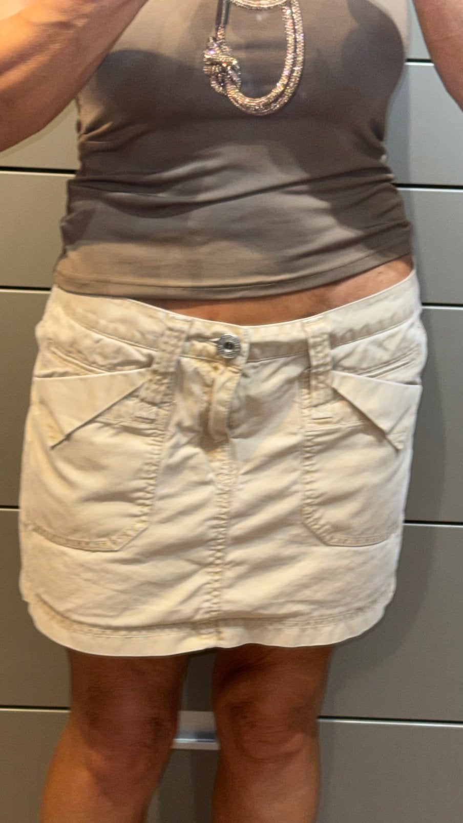 Mini jupe guess T27, Vêtements | Femmes, Jupes, Comme neuf, Beige, Enlèvement ou Envoi