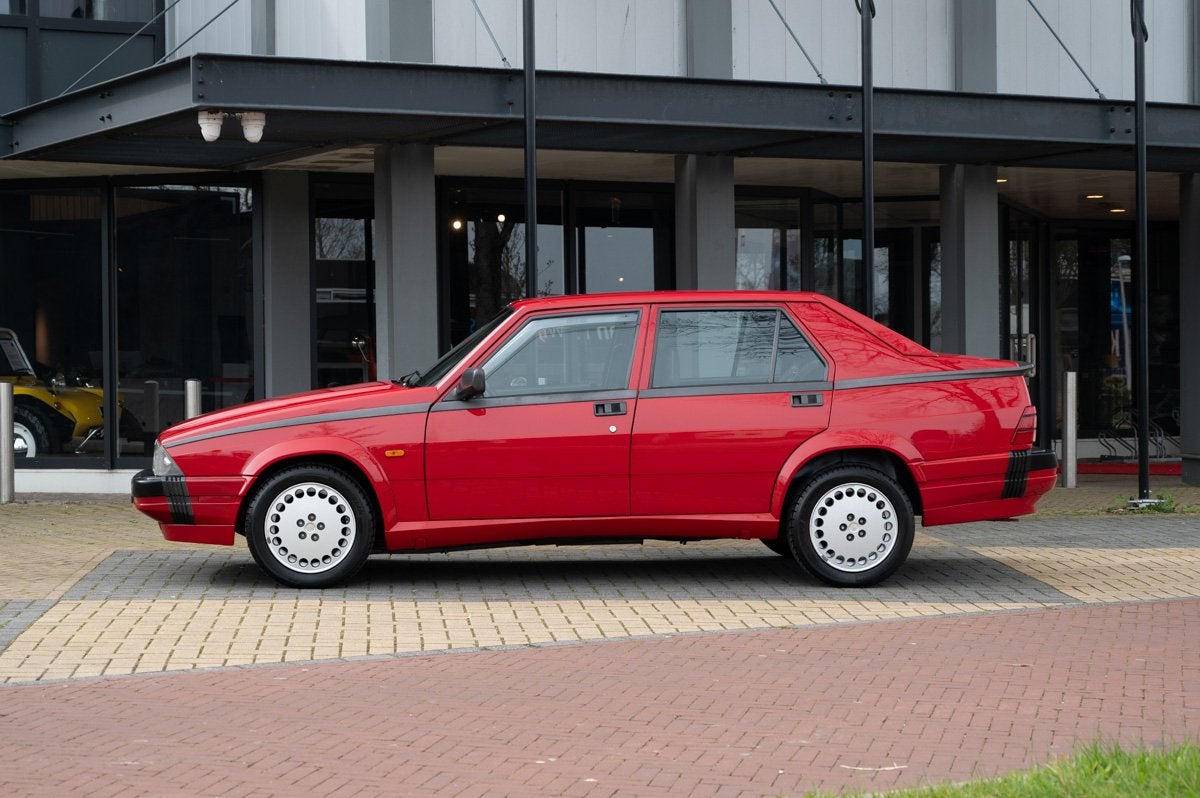 Alfa Romeo 75 1.8 Turbo, Autos, Alfa Romeo, 4 portes, Entreprise, Boîte manuelle, Autres couleurs
