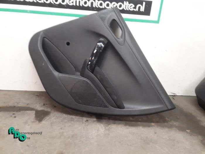 Revêtement portière 4portes arrière droite d'un Peugeot 2, -, 3 mois de garantie, Utilisé, -